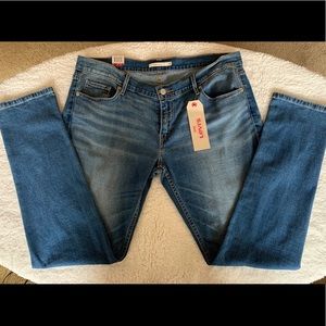 Levi’s 524 Skinny Jeans